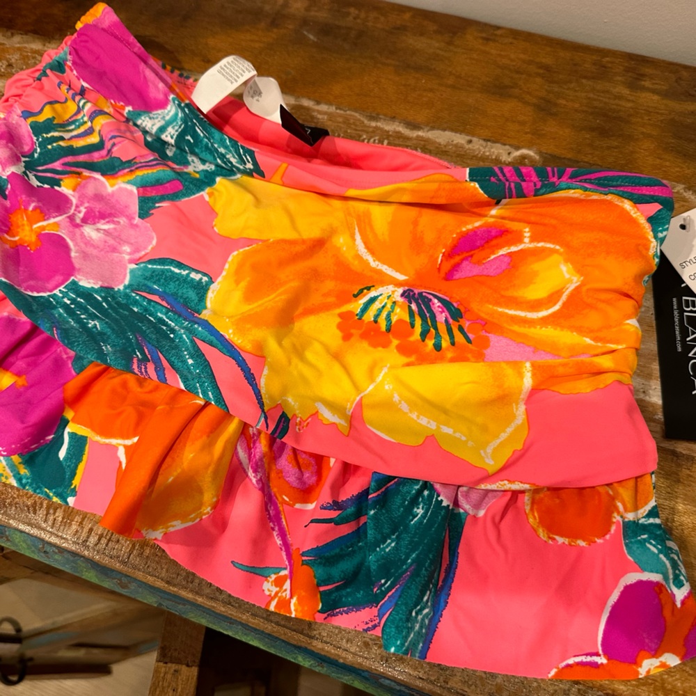 La Blanca Isla Del Sol Printed skirted bottoms - New with tags- Size 6
